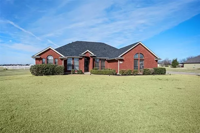 10209 Round Hill Road, Fort Worth, TX 76131