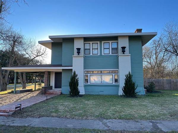 310 S Throckmorton Avenue, Kerens, TX 75144