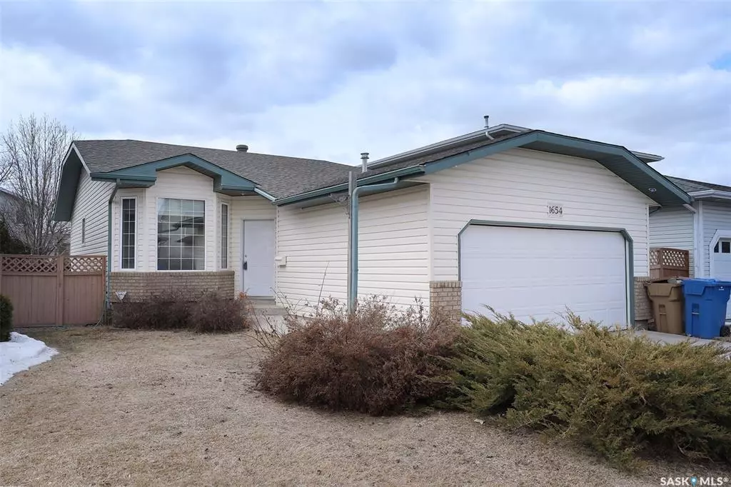 Regina, SK S4X 4L8,1654 VIOLET CRESCENT N