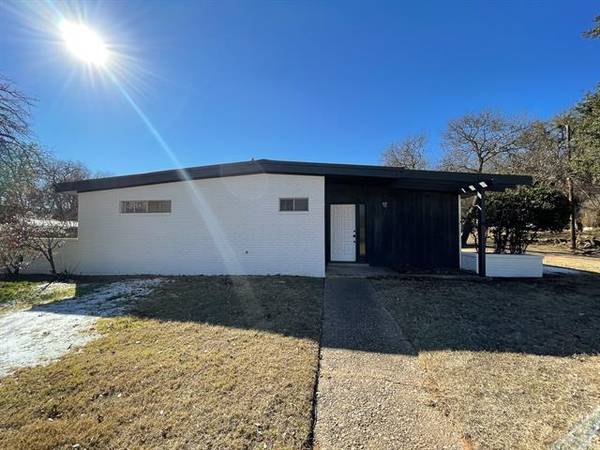 1303 NW 4th Avenue, Mineral Wells, TX 76067