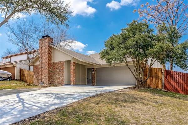 2725 Colonial Drive, Carrollton, TX 75007