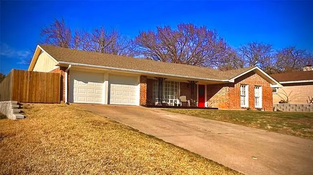 3808 Winifred Drive, Fort Worth, TX 76133