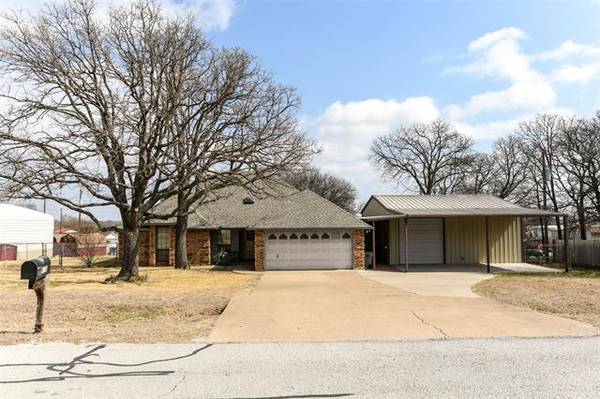 917 HERBY DEL Trail, Azle, TX 76020