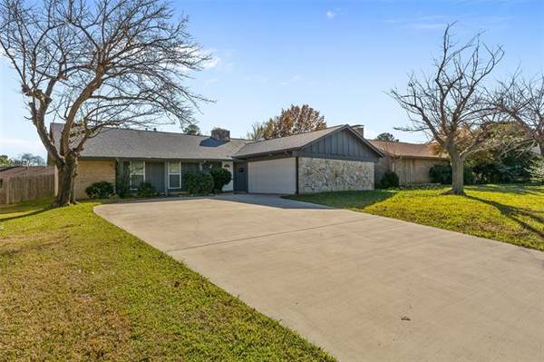 3914 W Rochelle Road, Irving, TX 75062