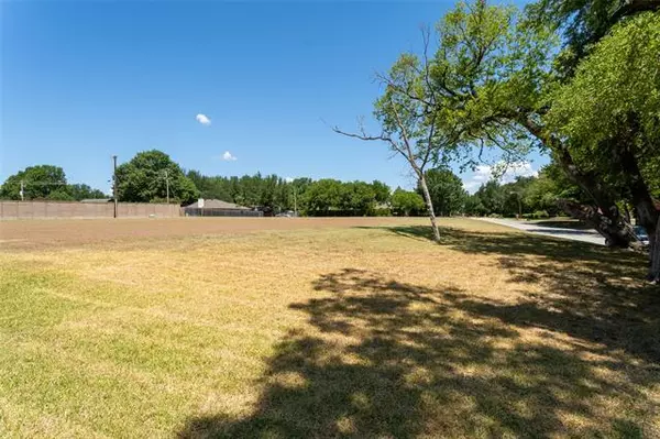 1100 Shady River Court S,  Benbrook,  TX 76126