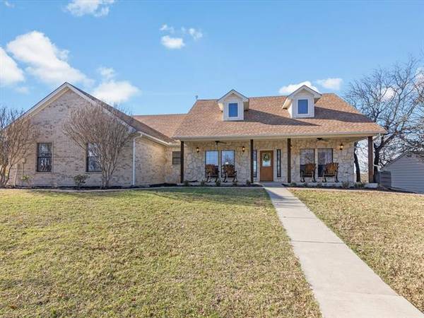 187 Silver Lakes Drive, Sunset, TX 76270