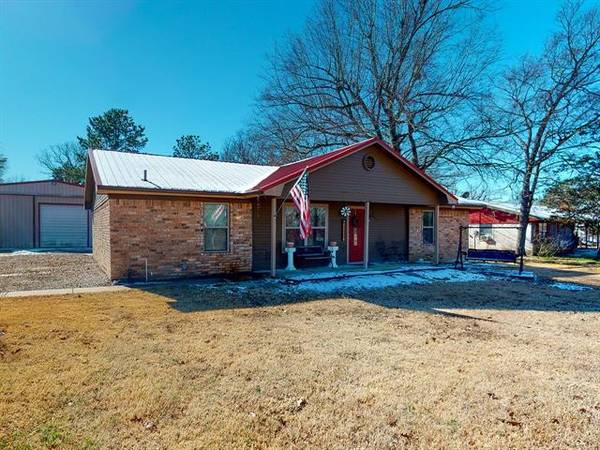 1225 W Division Street, Blossom, TX 75416