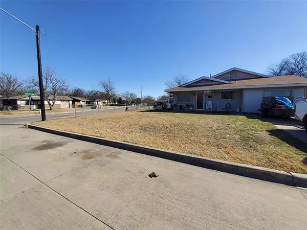 5548 Fitzhugh Avenue, Fort Worth, TX 76119