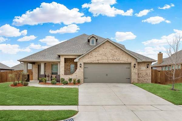 1811 Sunflower Drive, Glenn Heights, TX 75154