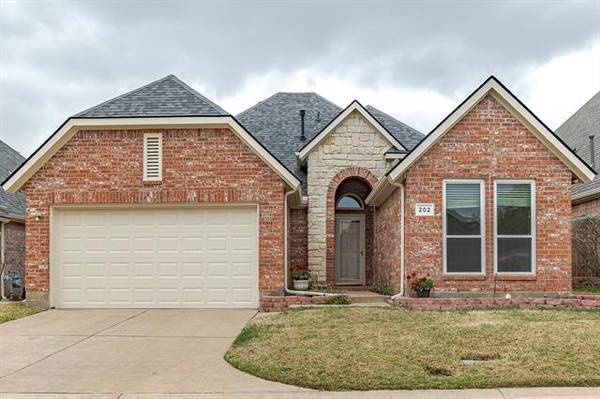 202 Arbor Glen Drive, Euless, TX 76039