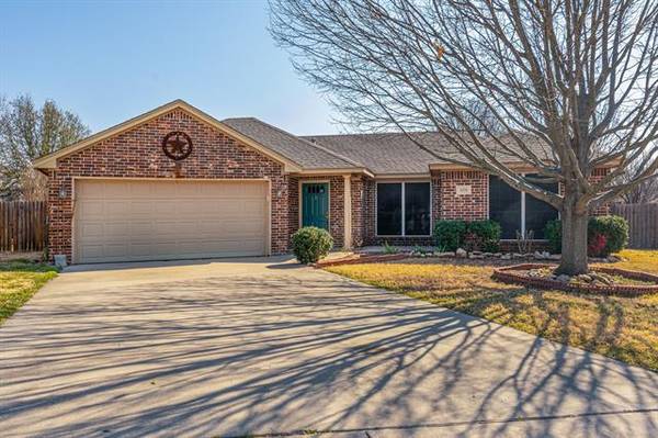 105 Saint James Court, Rhome, TX 76078