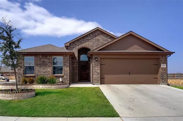 9301 Red Brush Trail, Fort Worth, TX 76131