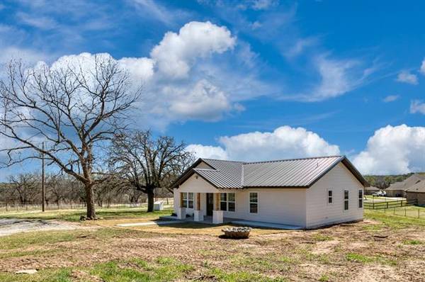 484 Sandlin Lane, Springtown, TX 76082