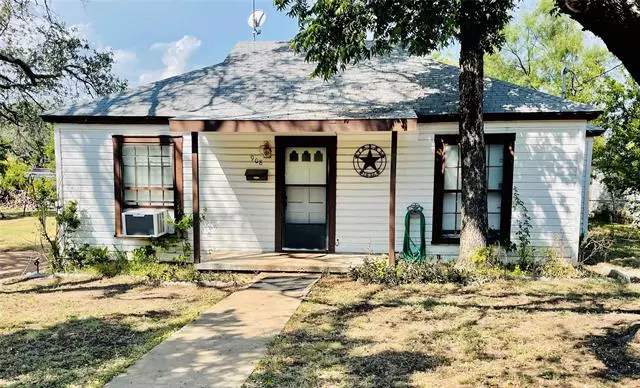 908 W 4th Street, Brady, TX 76825