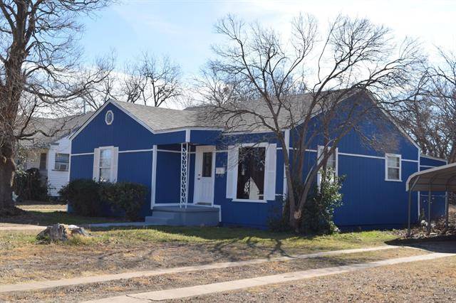 206 Hollywood Drive, Coleman, TX 76834