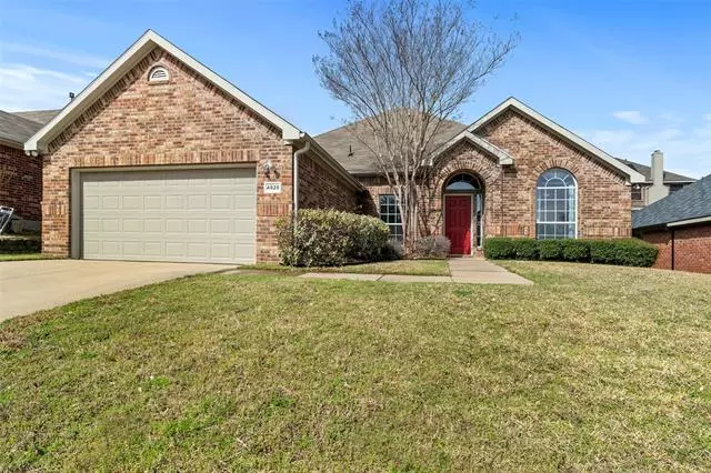 4528 Clear Lake Lane, Mesquite, TX 75150