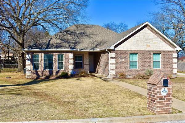 207 2nd Street, Whitesboro, TX 76273