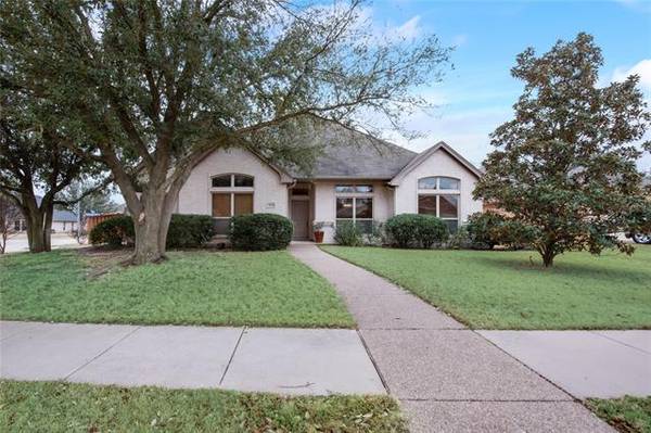 10701 Greenview Court, Benbrook, TX 76126