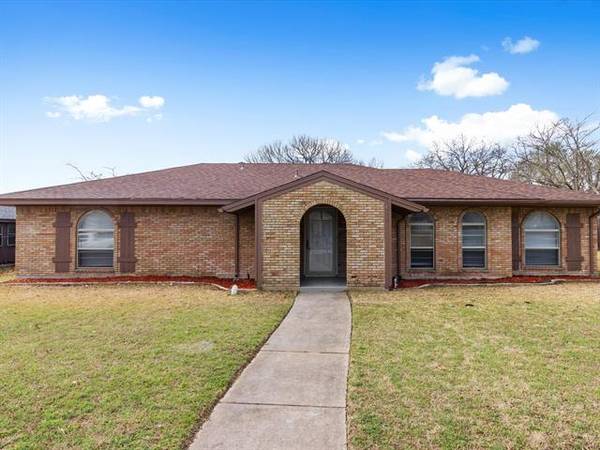 420 Riverwood Drive, Desoto, TX 75115