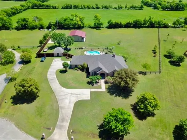 4424 Old Thomas Road, Aubrey, TX 76227