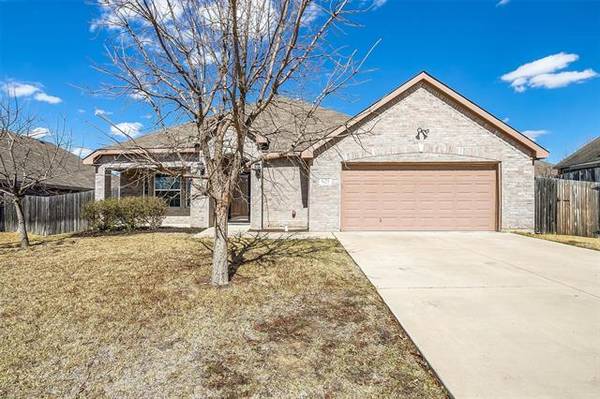 621 Hummingbird Trail, Crowley, TX 76036