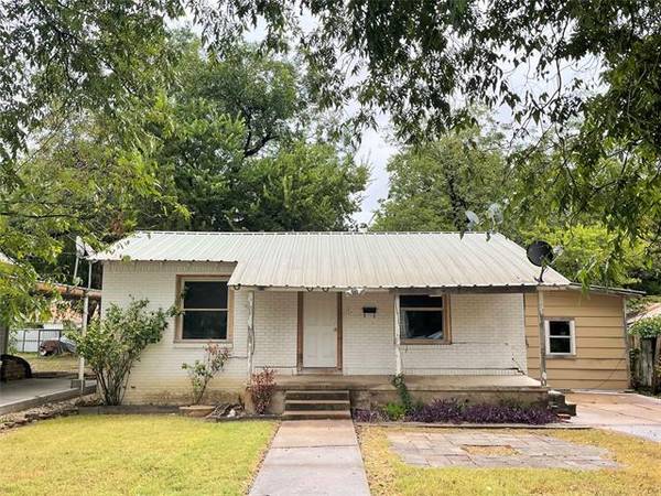 206 N 9th Street, San Saba, TX 76877