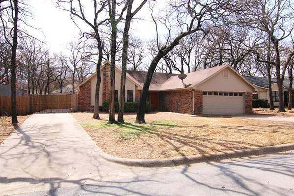 412 Larchmont Way, Azle, TX 76020