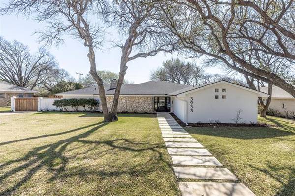 3933 Stonehenge Road, Fort Worth, TX 76109