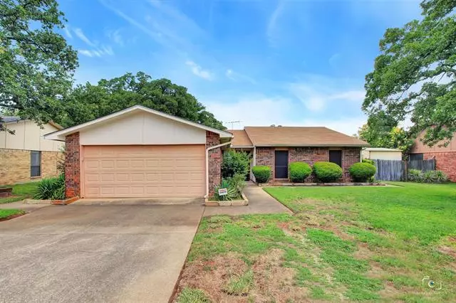 2236 Cottonwood Lane, Bedford, TX 76021