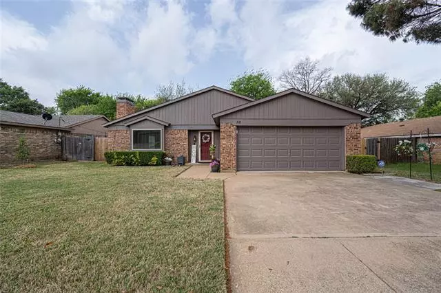 718 Matthews Court, Arlington, TX 76012