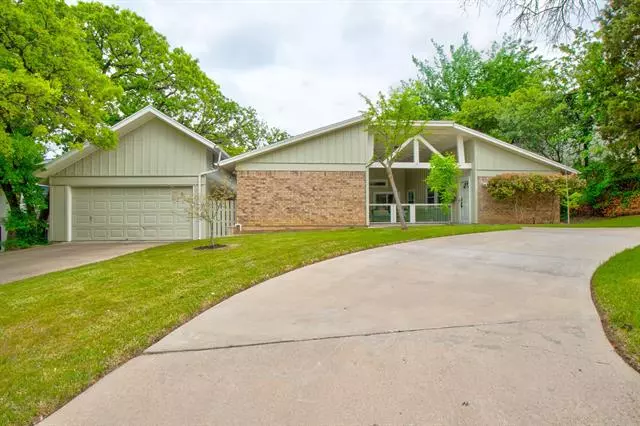 2800 Oak Cliff Lane, Arlington, TX 76012