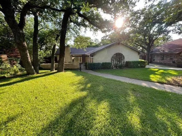 1602 Lieschen Court, Arlington, TX 76012