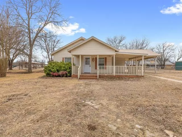 151 S Dallas Street, Walnut Springs, TX 76690