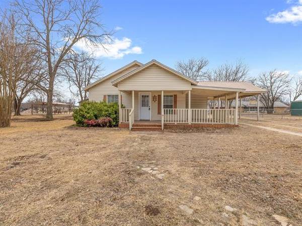 151 S Dallas Street, Walnut Springs, TX 76690