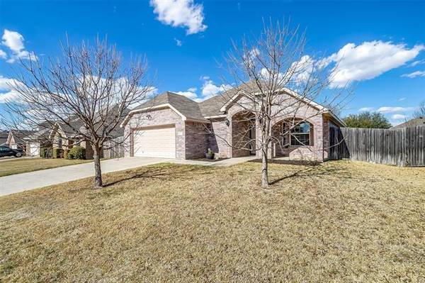 617 Hummingbird Trail, Crowley, TX 76036