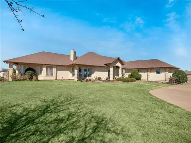 118 Lakeshore Drive, Waxahachie, TX 75165