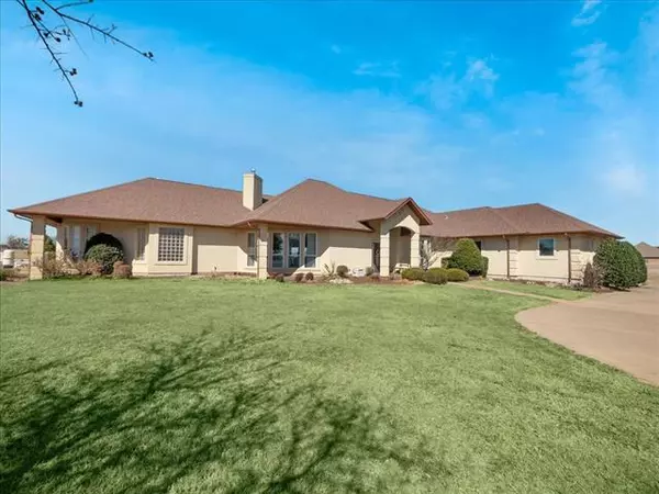 118 Lakeshore Drive, Waxahachie, TX 75165