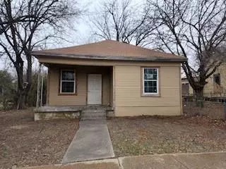 912 E Leuda Street, Fort Worth, TX 76104