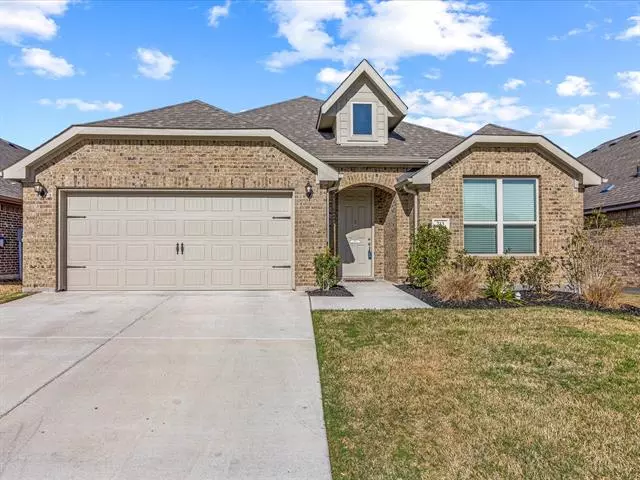 213 Bayonet Drive, Fort Worth, TX 76108