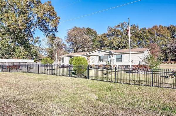 10233 Mcelroy Drive, Keithville, LA 71047