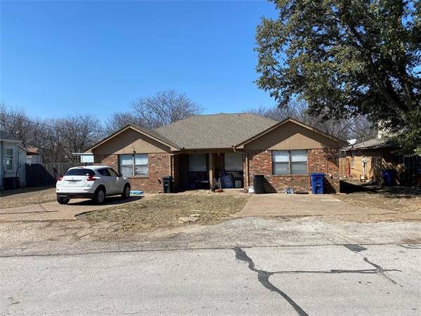 349 N Field Street,  Burleson,  TX 76028