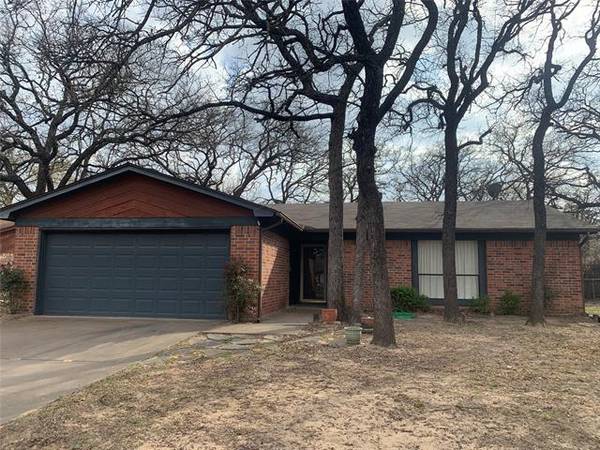 829 Lake Crest Parkway, Azle, TX 76020