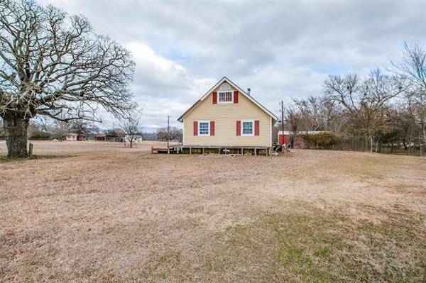 916 S Crestway Drive, West Tawakoni, TX 75474