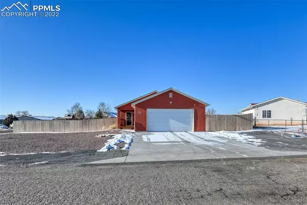 330 E Larchmont DR, Pueblo West, CO 81007