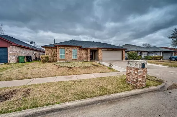 6520 Aires Drive, Arlington, TX 76001