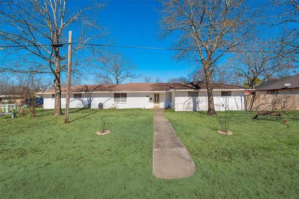 303 SE 2nd Street, Kerens, TX 75144