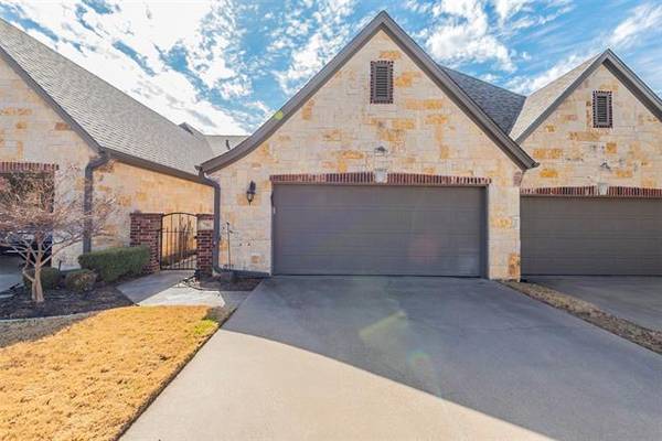 716 N Avalon Court, Granbury, TX 76048