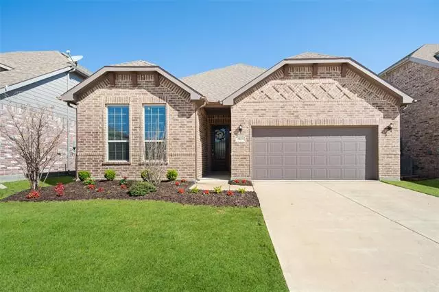 1821 Outpost Creek Lane, Aubrey, TX 76227