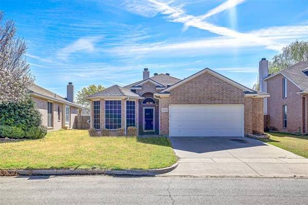 10520 Cloisters Drive, Fort Worth, TX 76131