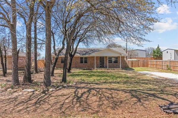 417 Maplewood Street, Azle, TX 76020